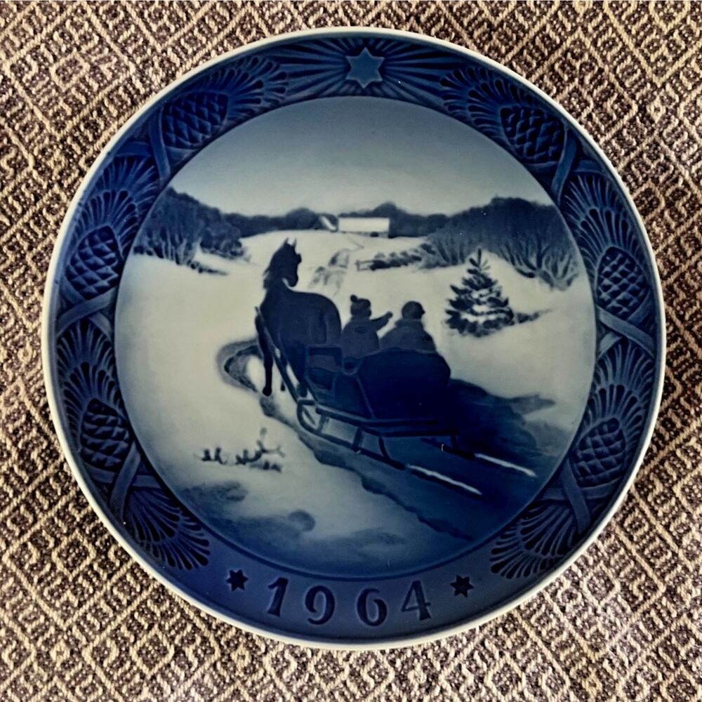 Royal Copenhagen Blue Christmas Plate 1964: The Christmas Tree